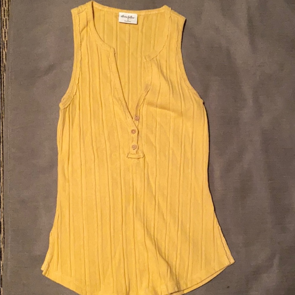 Small fitted yellow tank